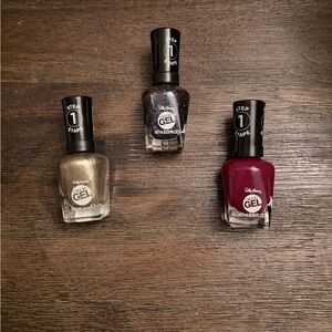 Sally Hansen Bundle of Three Nail Polish Step 1